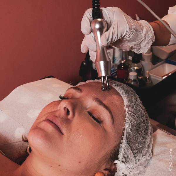 Comment diminuer visiblement les marques de fatigue, sur la peau du visage,grace à un soin de haute technologie, dans un centre de beauté à Lyon ?